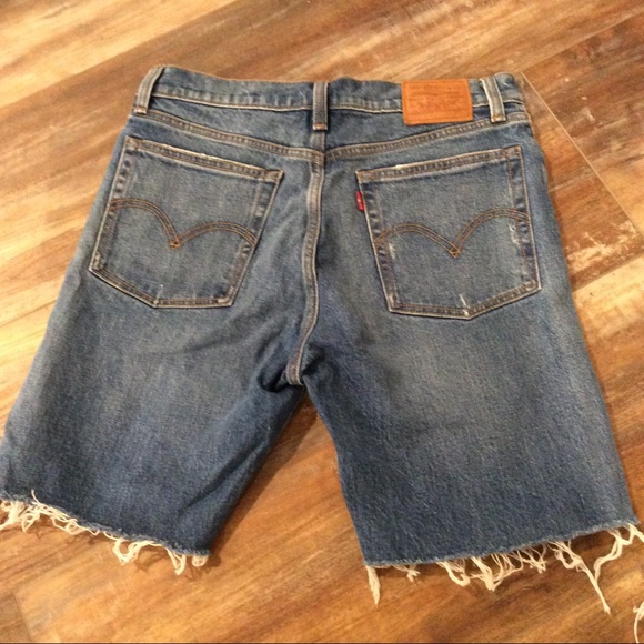 LEVIs Wedgie Straight 501 Cut Offs modern/vintage - Picture 4 of 6